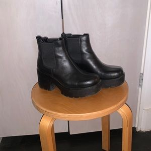 Vagabond ankle platform Chelsea boots
